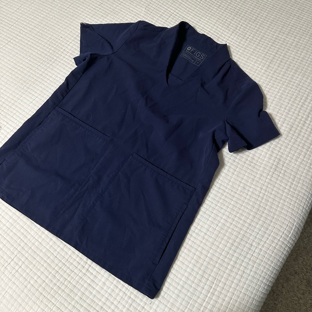 Figs navy top